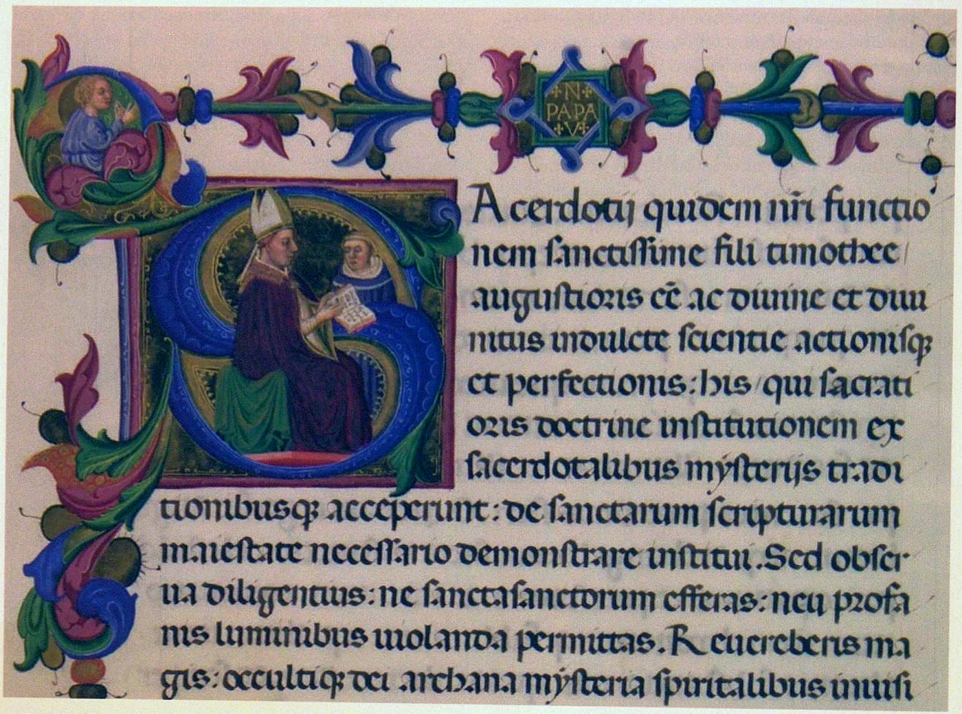 Lateinische Handschriftenseite der Kirchlichen Hierarchie des Pseudo-Dionysius mit illuminierter Initiale
