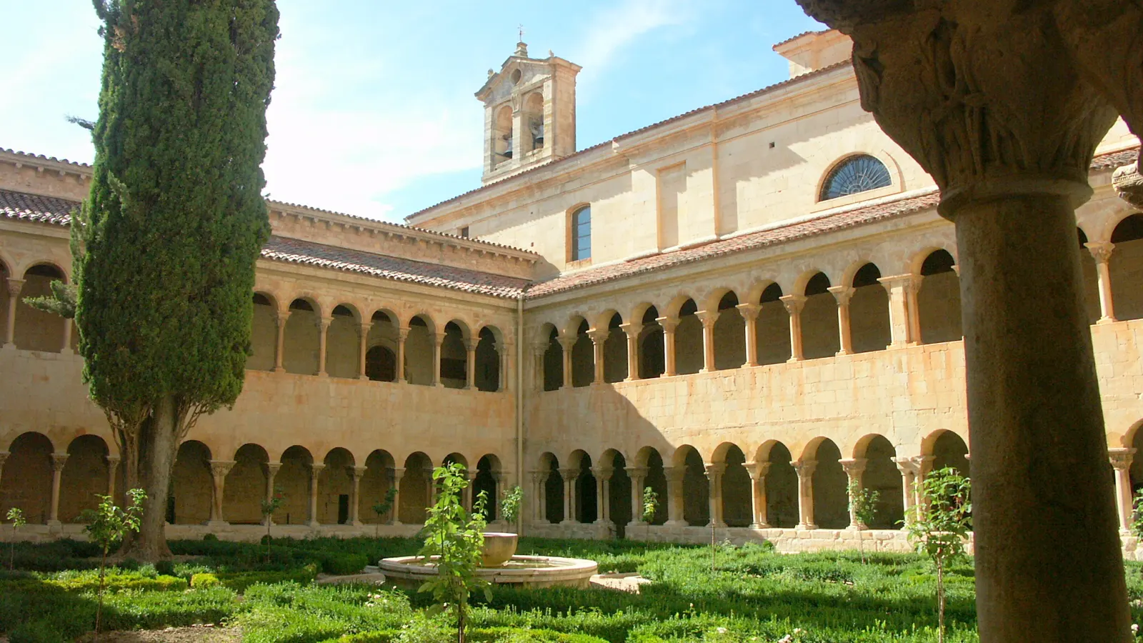 Romanisches Kloster