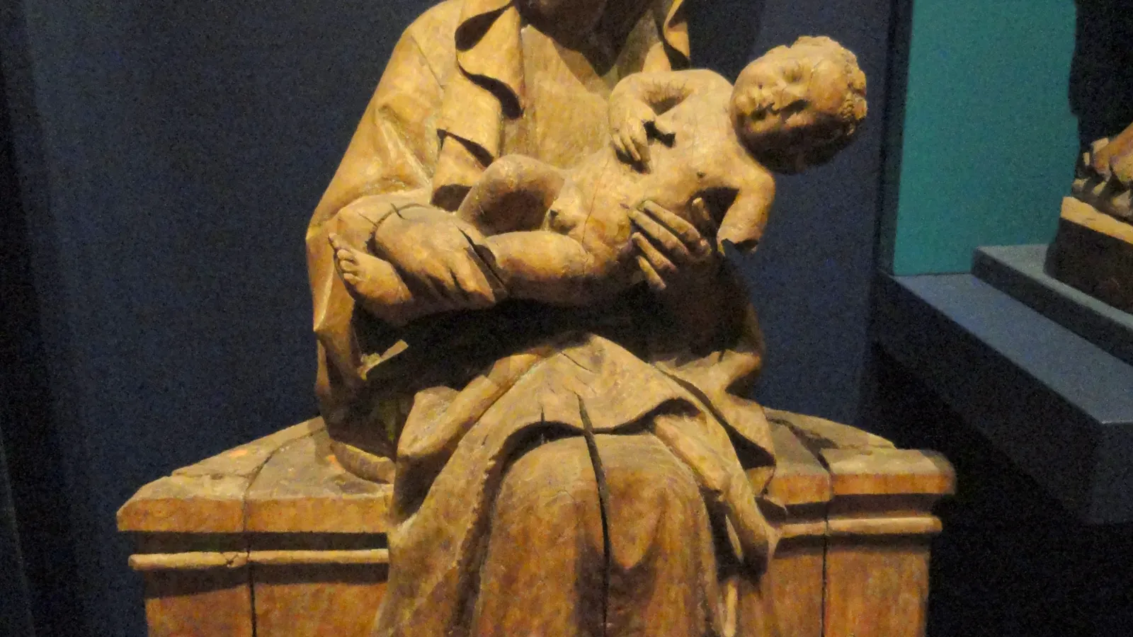 Mittelalterliche Madonnenfigur